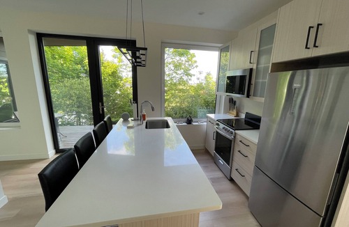 East End House | Sunny Modern Oasis in Portland’s Trendy East End