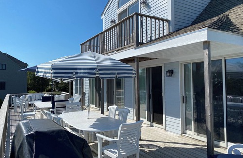 Katama House | Sunny & Spacious luxurious 4-bedroom Katama beach house. Walk to South Beach