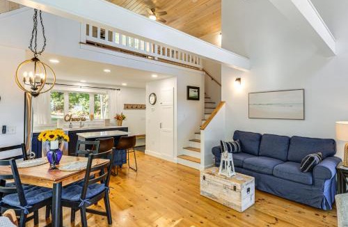 Sandy Point House | Sunny Stockton Springs Home < 1 Mi to Beach!