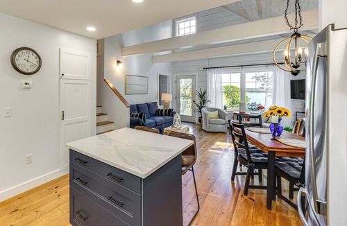 Sandy Point Cottage | Sunny Stockton Springs Home < 1 Mi to Beach!
