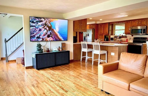 Bethel Park House | Sunrise AND Sunset Views - Serene, Cozy & Private House w/ Open Floor Plan