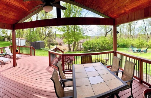 Bethel Park House | Sunrise AND Sunset Views - Serene, Cozy & Private House w/ Open Floor Plan