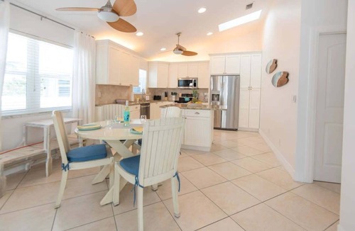 Fort Pierce Shores House | Sunrise Views & Beach Access - BBQ + Free Parking