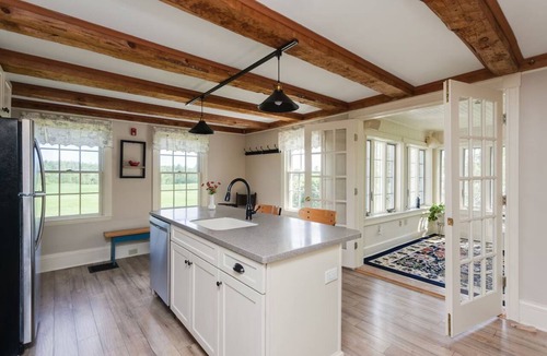 North Berwick Hotel | Sunroom Suite-Unit 1-Farmstay w/full kitchen-quiet -20 min to beach