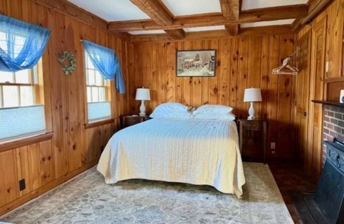 North Berwick Hotel | Sunroom Suite-Unit 1-Farmstay w/full kitchen-quiet -20 min to beach