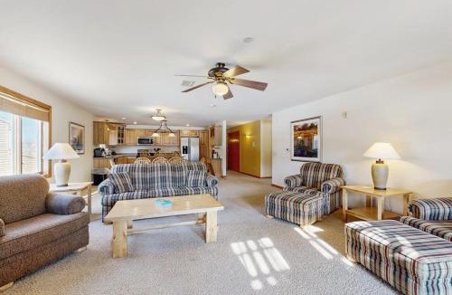 Arkdale House | Sunset Condominiums: Golf View