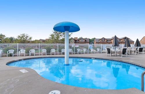 Arkdale House | Sunset Condominiums: The Retreat