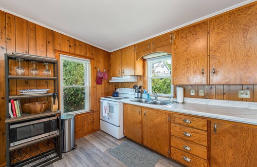 Mid-Coast and Islands Cottage | Sunset Cottage - Capture Breathtaking Sunsets from this Beautiful Home