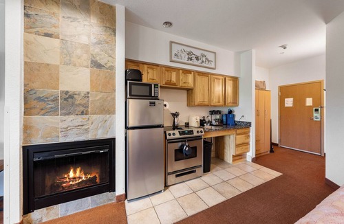 Wisconsin Dells Apartment | Sunset Fairways - ADA Accessible | Waterpark
