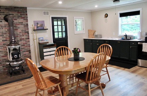 Remer Cabin | Sunset Haven in tranquil Remer with AC, WiFi. Enjoy a peaceful getaway!