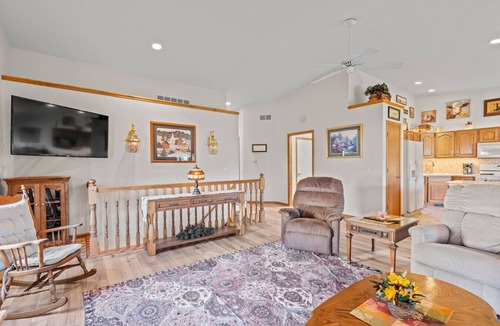 Sheboygan House | Sunset Vista – 2BR Central Elkhart Lake Retreat