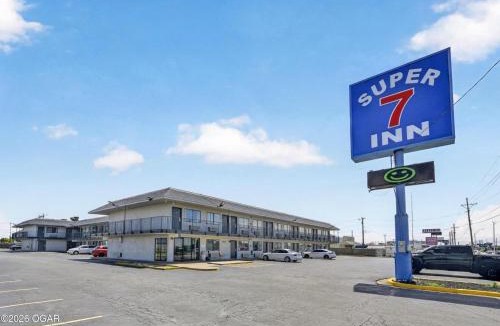 Joplin Hotel | Super 7 inn