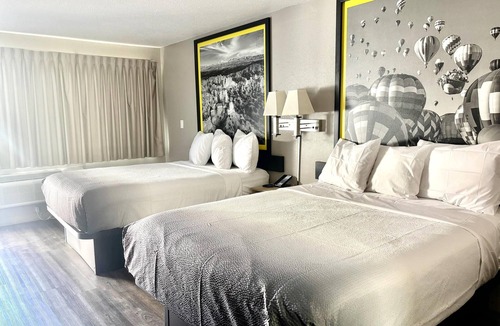 Huning Highland Historic District Hotel | Super 8 by Wyndham Albuquerque Downtown
