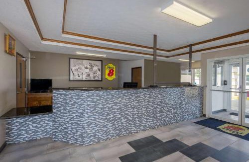 De Soto Hotel | Super 8 by Wyndham De Soto