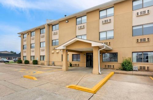 Evansville Hotel | Super 8 by Wyndham Evansville East