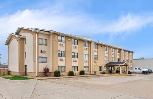 Evansville Hotel | Super 8 by Wyndham Evansville East