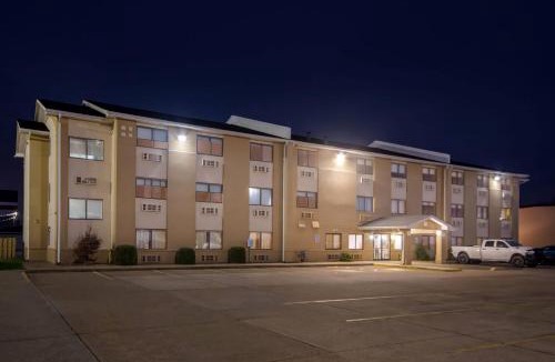 Evansville Hotel | Super 8 by Wyndham Evansville East