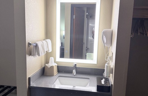 Fond du Lac Hotel | Super 8 by Wyndham Fond Du Lac
