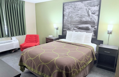 Fond du Lac Hotel | Super 8 by Wyndham Fond Du Lac