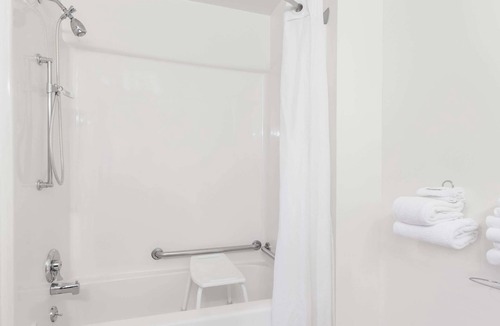 Imlay City Hotel | Super 8 by Wyndham Imlay City