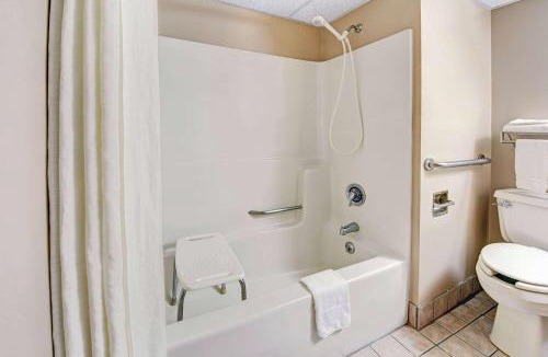Beech Grove Hotel | Super 8 by Wyndham Indianapolis Emerson