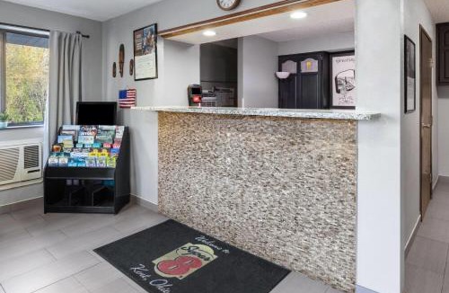 Kent Hotel | Super 8 by Wyndham Kent/Akron Area