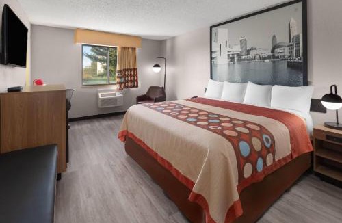 Kent Hotel | Super 8 by Wyndham Kent/Akron Area