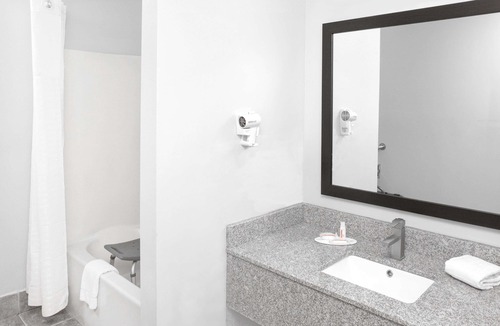 Lafayette Hotel | Super 8 by Wyndham Lafayette/Purdue Area