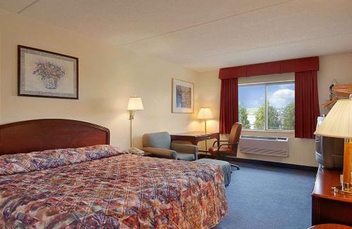 Manchester Hotel | Super 8 by Wyndham Manchester Airport