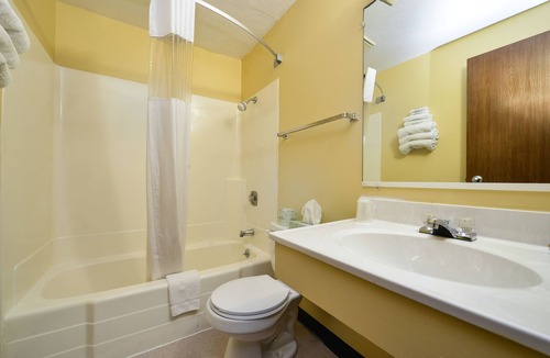 Minot Hotel | Super 8 by Wyndham Minot Airport