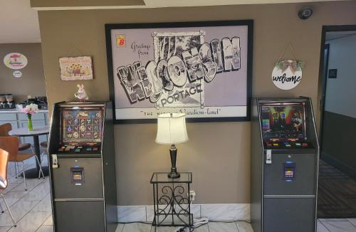 Portage Hotel | Super 8 by Wyndham Portage