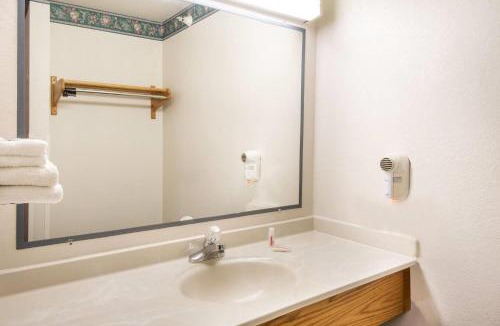Richfield Hotel | Super 8 by Wyndham Richfield Cleveland