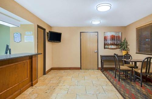 Ripley Hotel | Super 8 by Wyndham Ripley