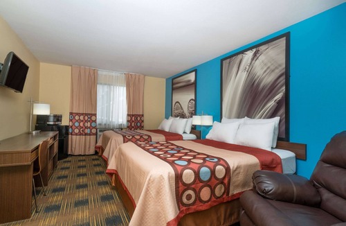 Rochester Hotel | Super 8 by Wyndham Rochester Mayo Clinic Area