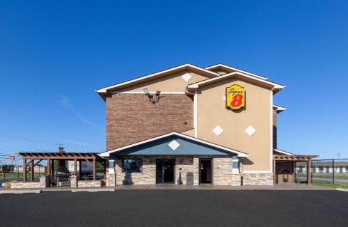 Roseville Hotel | Super 8 by Wyndham Roseville/Detroit Area