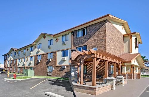 Roseville Hotel | Super 8 by Wyndham Roseville/Detroit Area
