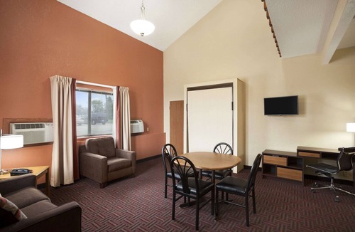 Salem Hotel | Super 8 by Wyndham Salem