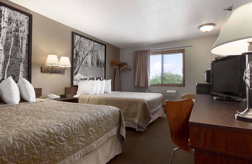 Sioux Falls Hotel | Super 8 by Wyndham Sioux Falls/41st Street