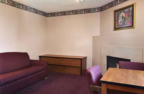 Southeast Colorado Springs Hotel | Super 8 by Wyndham Colorado Springs Airport
