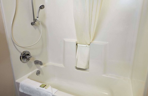 Southeast Colorado Springs Hotel | Super 8 by Wyndham Colorado Springs Airport