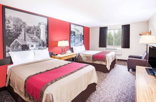 West Branch Hotel | Super 8 by Wyndham West Branch