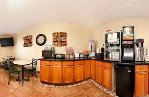 West Fargo Hotel | Super 8 by Wyndham West Fargo Main Ave ND