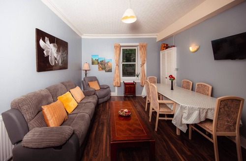 Bruntsfield Apartment | Super Central 4bedroom Apartment at the Meadows