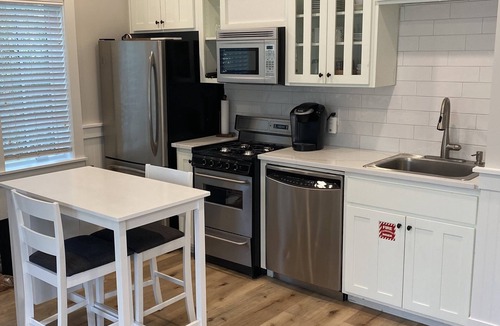 Watercolor Cottage | Super Clean & Renovated Carriage House. 1 blk to Camp Watercolor. Perfect for 2!