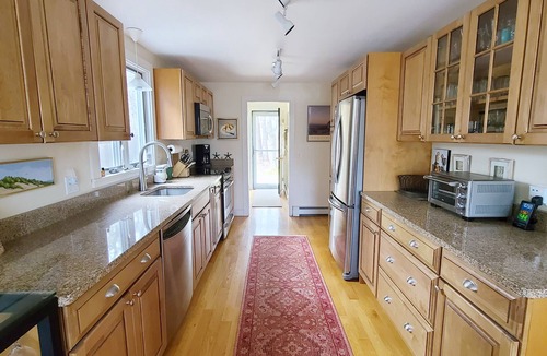 Wellfleet House | Super Comfortable 3BD-Close to Duck Pond, A/C, Screen Porch, Outdoor Shower, Deck