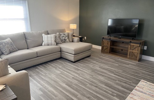 Appleton House | SUPER Conveniently located & fully remodeled!