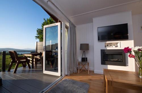 Port Glasgow House | Super King Lodge-Sleeps 2-HotTub-Sea View