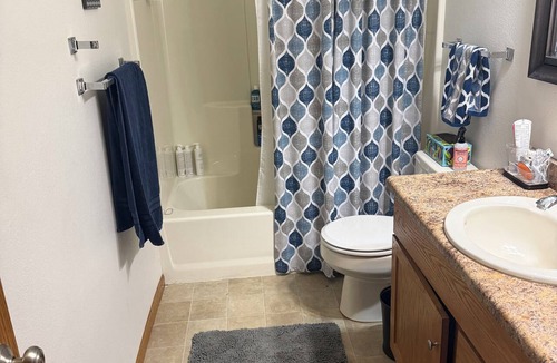 Oshkosh House | Superb 2-bedroom house in Oshkosh - WALKING DISTANCE TO EAA