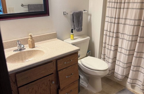 Oshkosh House | Superb 2-bedroom house in Oshkosh - WALKING DISTANCE TO EAA