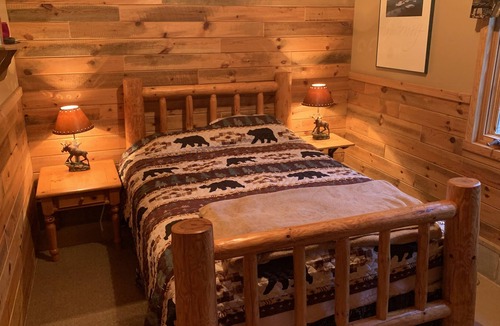 Isabella Cabin | Superior National Forest getaway Cozy comfortable cabin. (Outhouse)